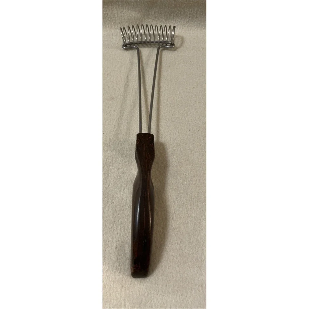 CUTCO #1060 Spring Wire Whisk Whip Beater Mixer Brown Plastic Contour Handle